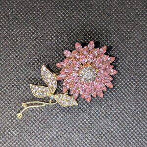 Brooch, pink rhinestone flower, New in package!